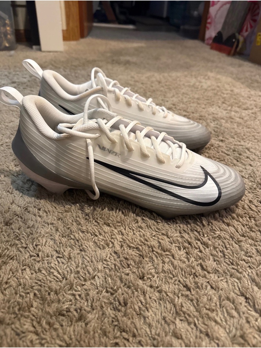 Nike Men’s White and Gray Athletic Cleats with Black Swoosh